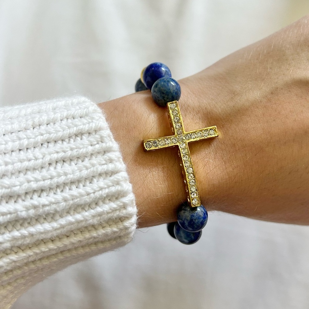Cross stretchy bracelet